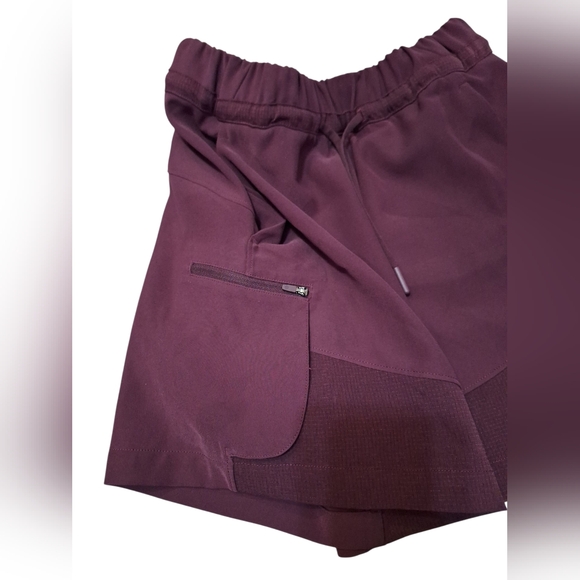 Lululemon 4.5 Relaxed High Rise Cargo Shorts Size 2 - Picture 2 of 7